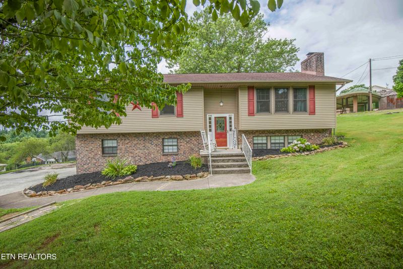 1503 Hidden Hills Dr, Clinton, TN 37716