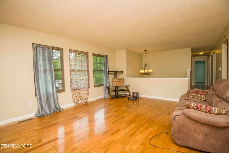 1503 Hidden Hills Dr, Clinton, TN 37716