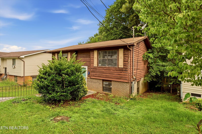 1503 Woodpointe Dr, Knoxville, TN 37931