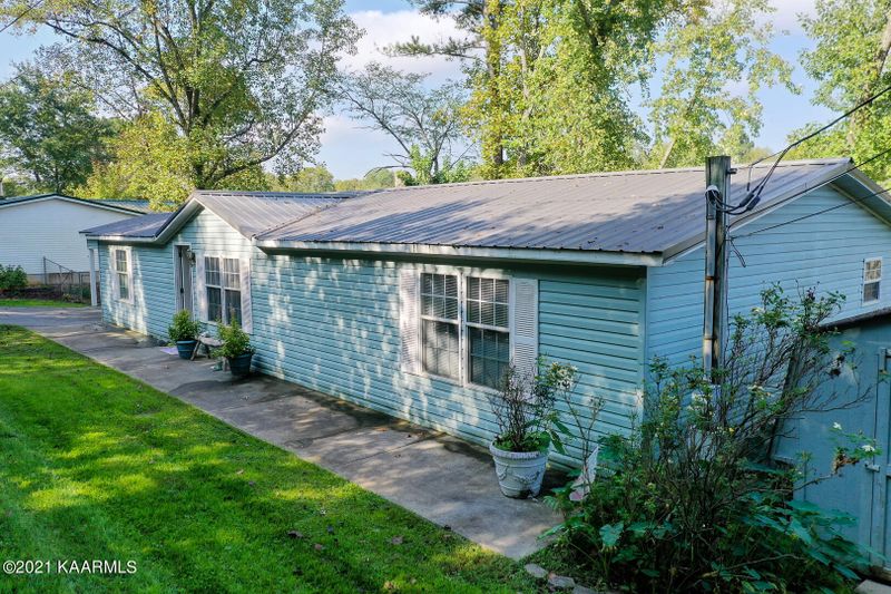 1504 E Pearly Smith Rd, Louisville, TN 37777