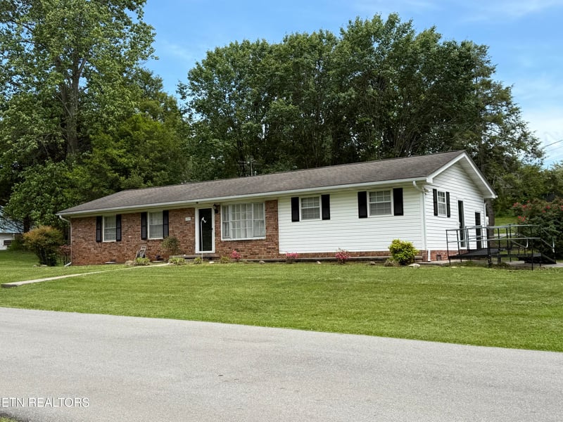 1504 Larry Rd, Maryville, TN 37803