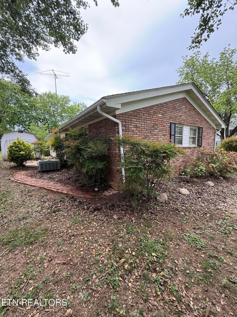 1504 Larry Rd, Maryville, TN 37803