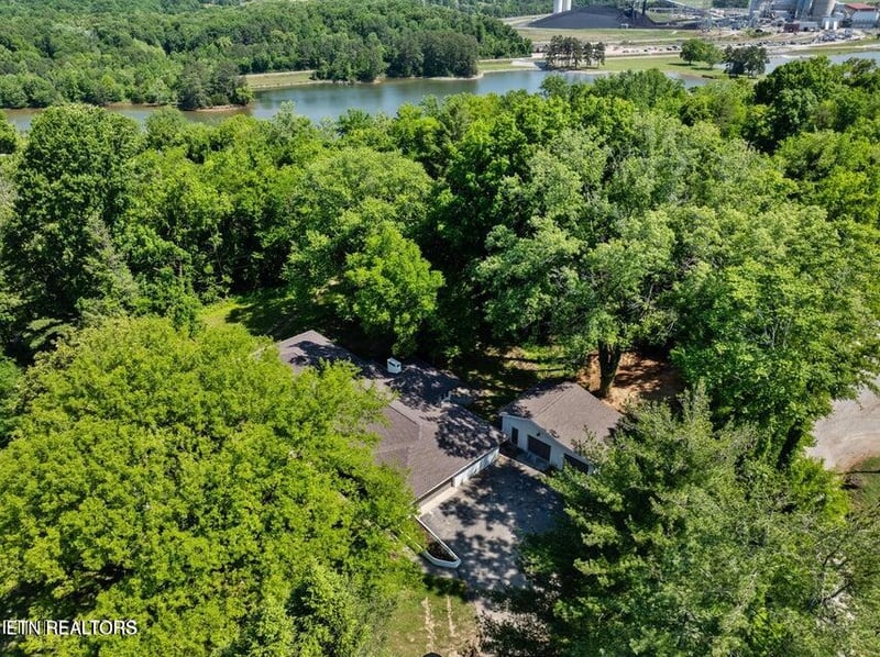 1504 Roane State Hwy, Kingston, TN 37763