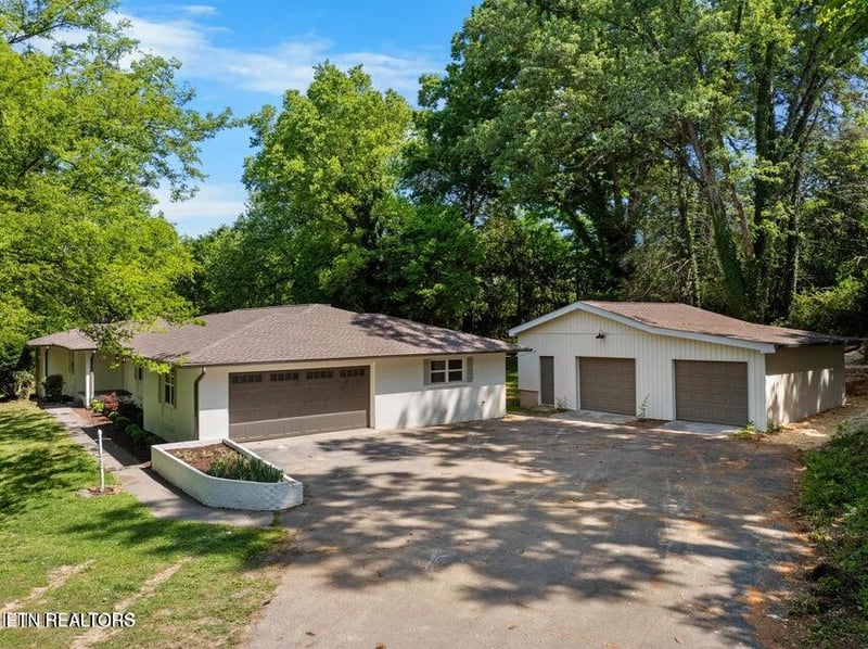 1504 Roane State Hwy, Kingston, TN 37763