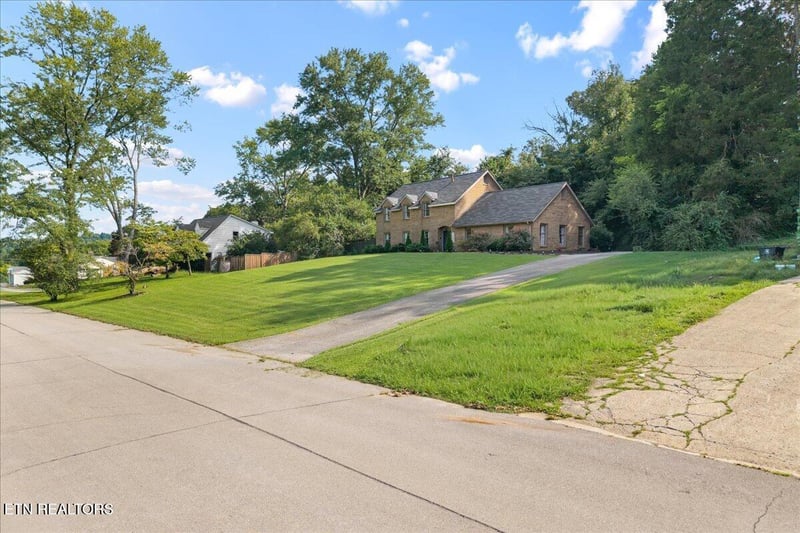 1505 Brentwood Dr, Athens, TN 37303