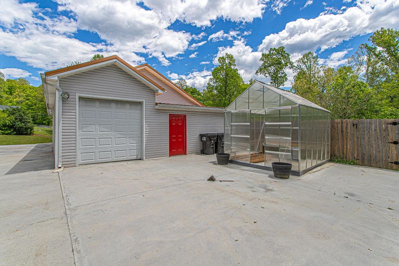 1505 Edith Ln, Lenoir City, TN 37771