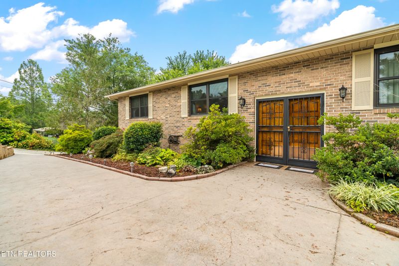 1505 Hidden Hills Dr, Clinton, TN 37716