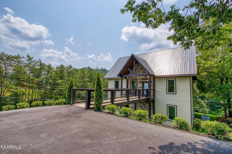 1505 Nicoha Blvd, Sevierville, TN 37876