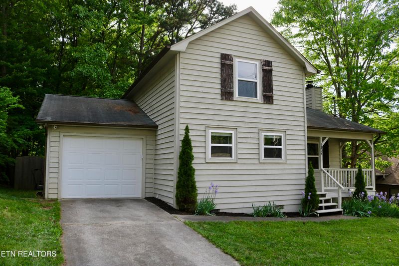 1505 Red Maple Ct, Knoxville, TN 37931