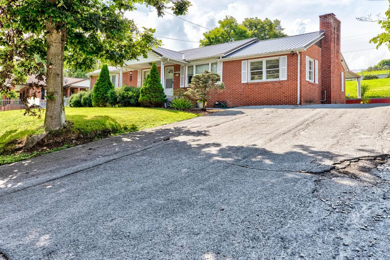 1506 Loop Rd, Lafollette, TN 37766