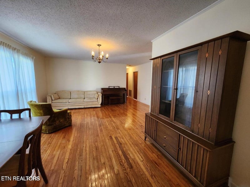 1506 Ridgeway Cir, Athens, TN 37303