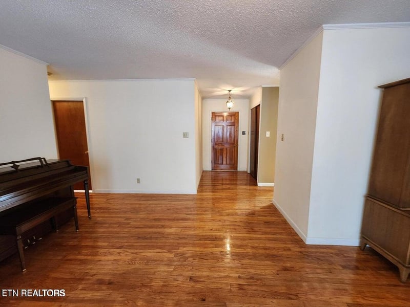1506 Ridgeway Cir, Athens, TN 37303