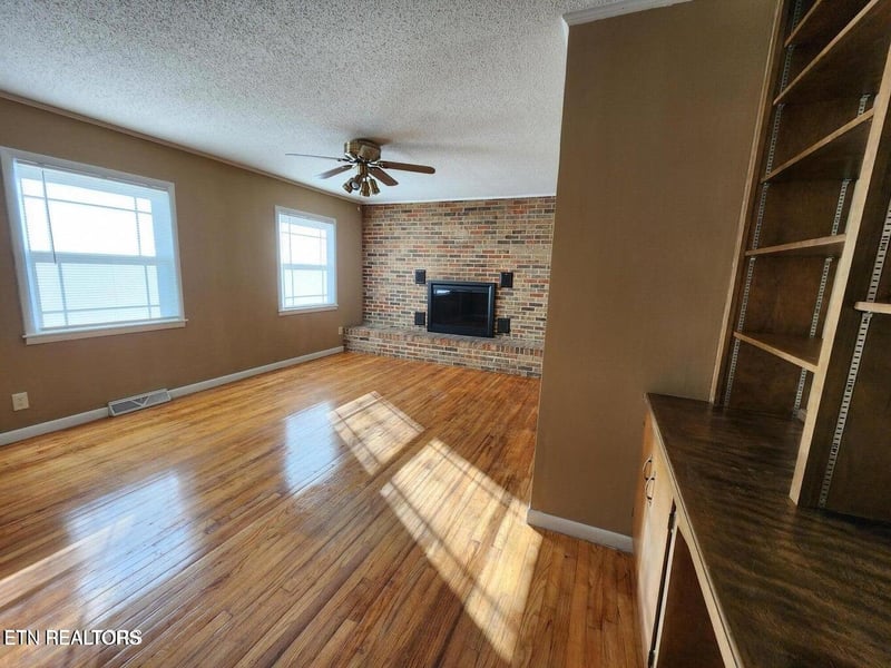 1506 Ridgeway Cir, Athens, TN 37303