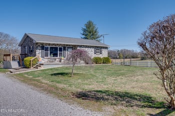 1506 W Cunningham Rd, Seymour, TN 37865