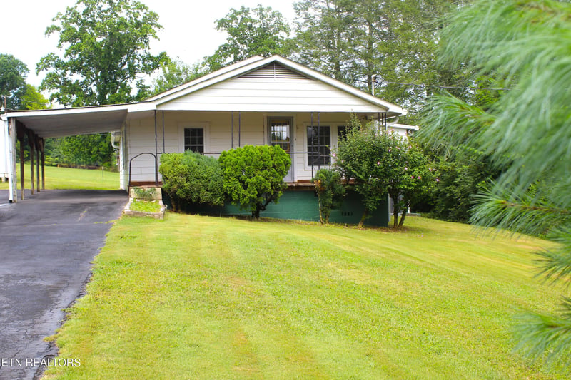 1507 Paris Rd, Knoxville, TN 37912