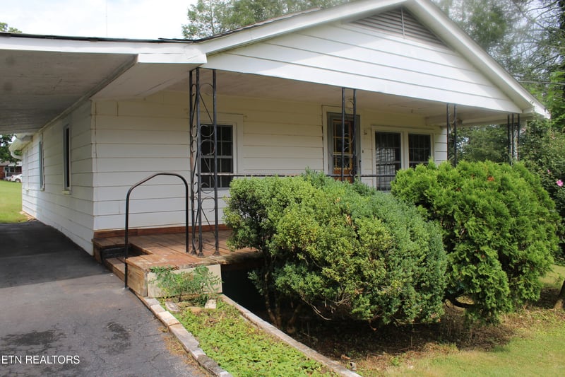 1507 Paris Rd, Knoxville, TN 37912