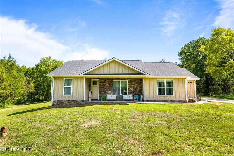 151 Angel Ln, Lafollette, TN 37766