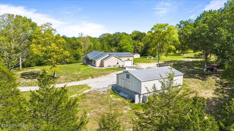 151 Angel Ln, Lafollette, TN 37766