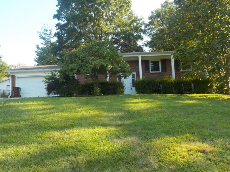 151 Cumberland View Dr, Oak Ridge, TN 37830