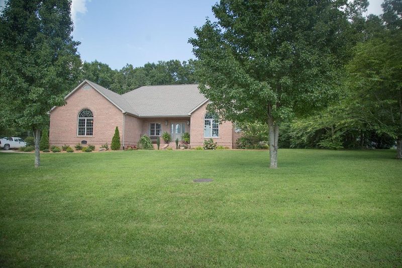 151 Dove Dr, Crossville, TN 38555