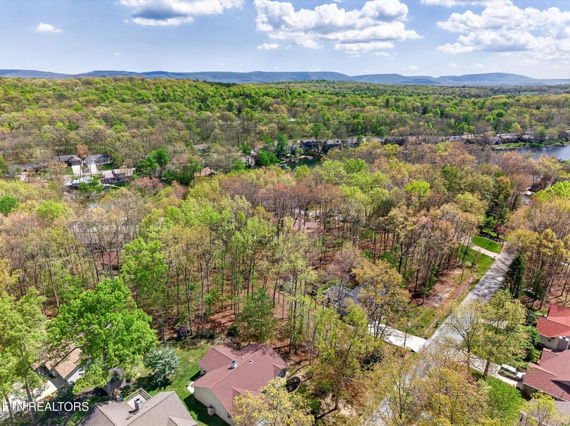 151 Glenwood Dr, Crossville, TN 38558