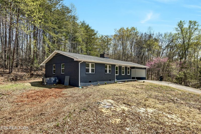 151 Ivanhoe Rd, Clinton, TN 37716