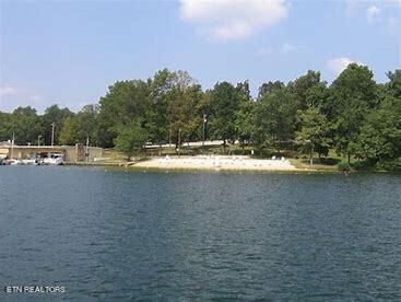 151 Lakeside Dr, Crossville, TN 38558