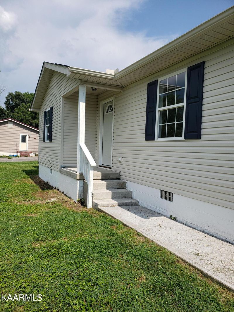 151 Medford Ln, Lafollette, TN 37766