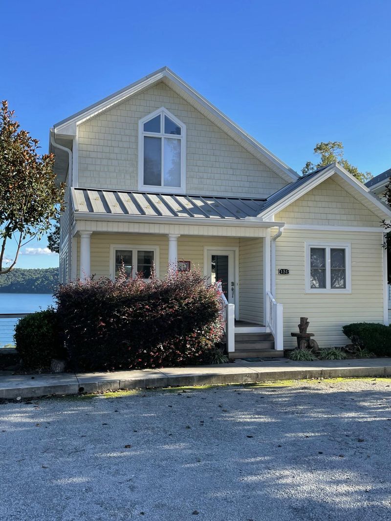 151 N Deer Village Ln, Lafollette, TN 37766