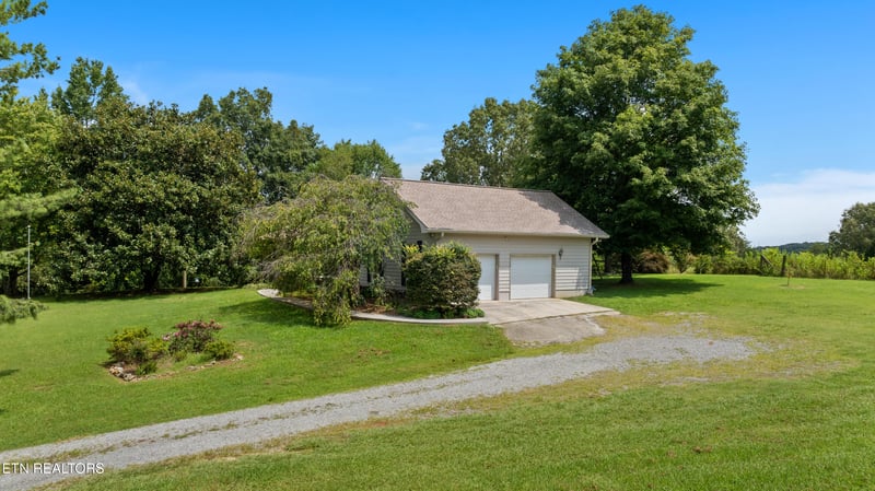 151 N Fork Loop, Madisonville, TN 37354