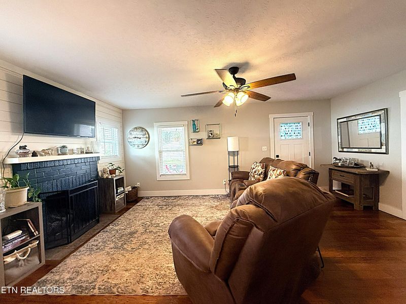 151 N Main St, Oneida, TN 37841