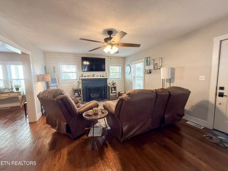 151 N Main St, Oneida, TN 37841