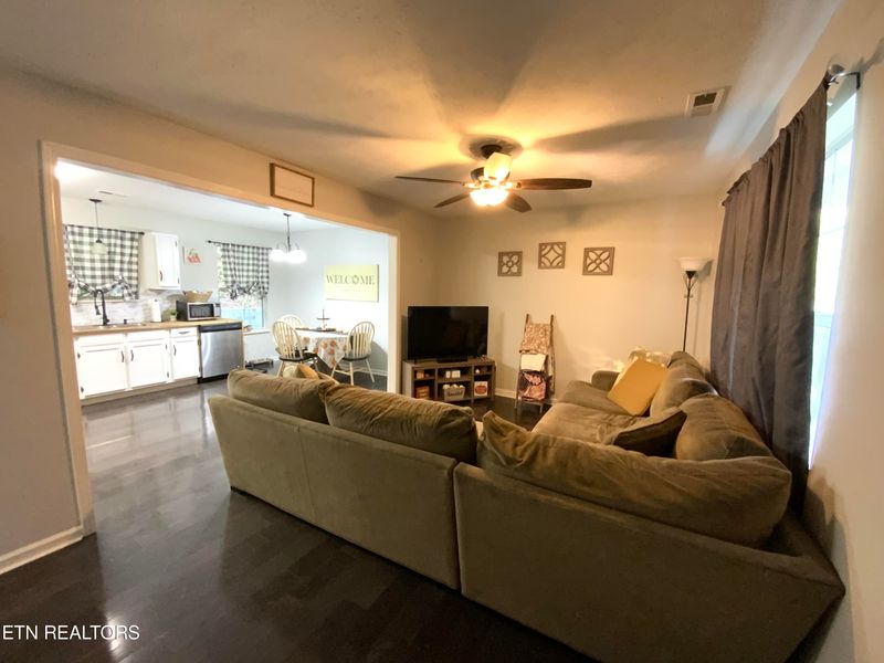 151 Park Pl, Harriman, TN 37748