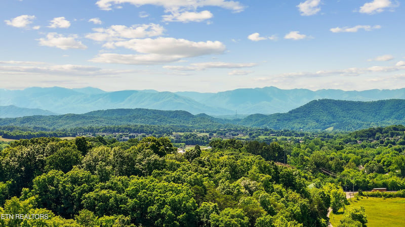151 Ruth Ln, Sevierville, TN 37862