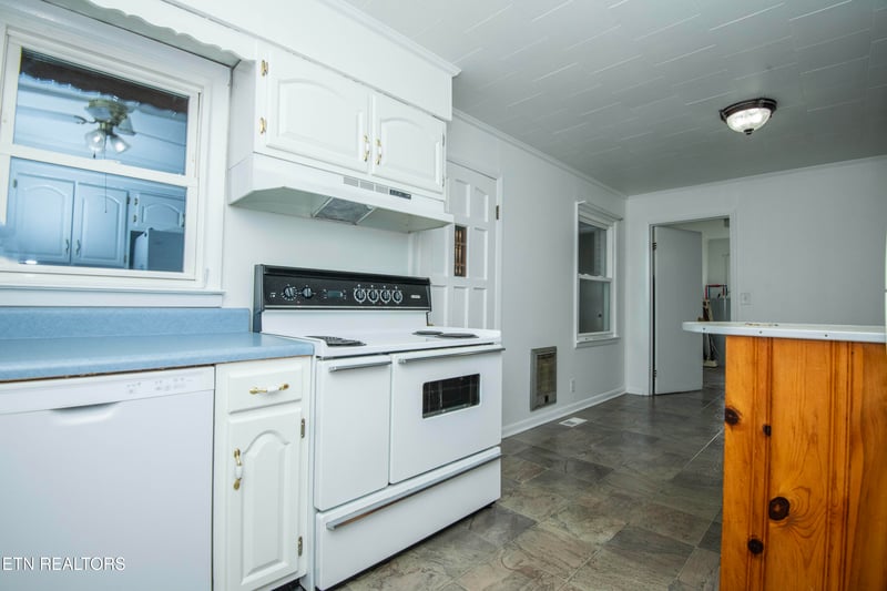 151 Selma St, Lenoir City, TN 37771