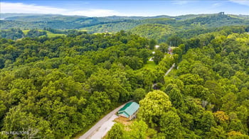 151 Sunflower Ln, Lafollette, TN 37766