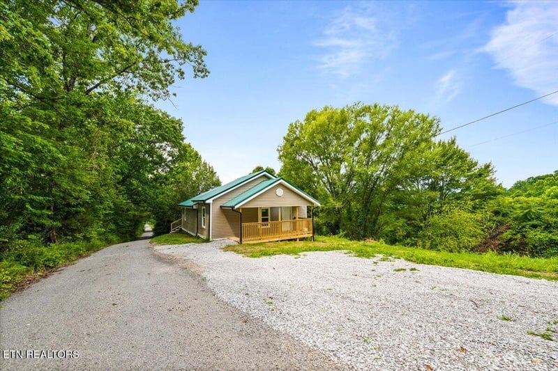 151 Sunflower Ln, Lafollette, TN 37766