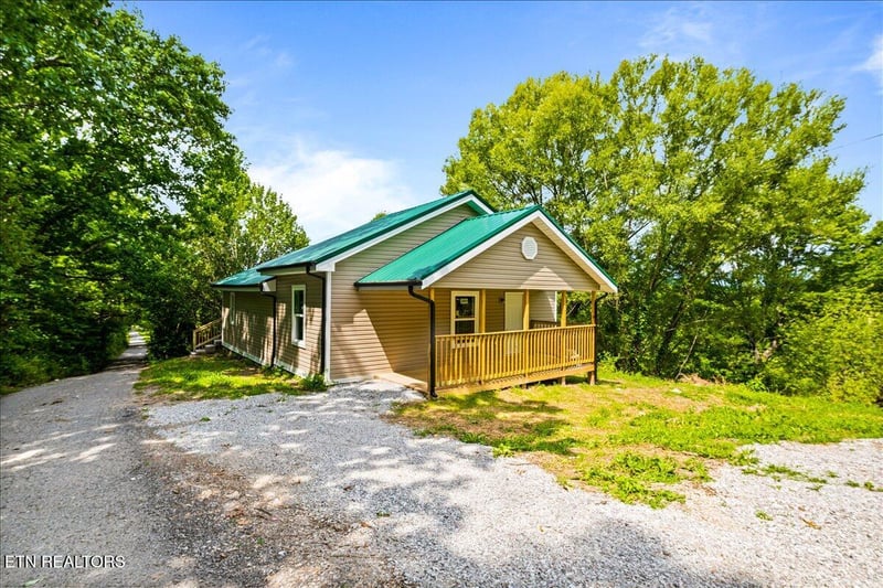 151 Sunflower Ln, Lafollette, TN 37766