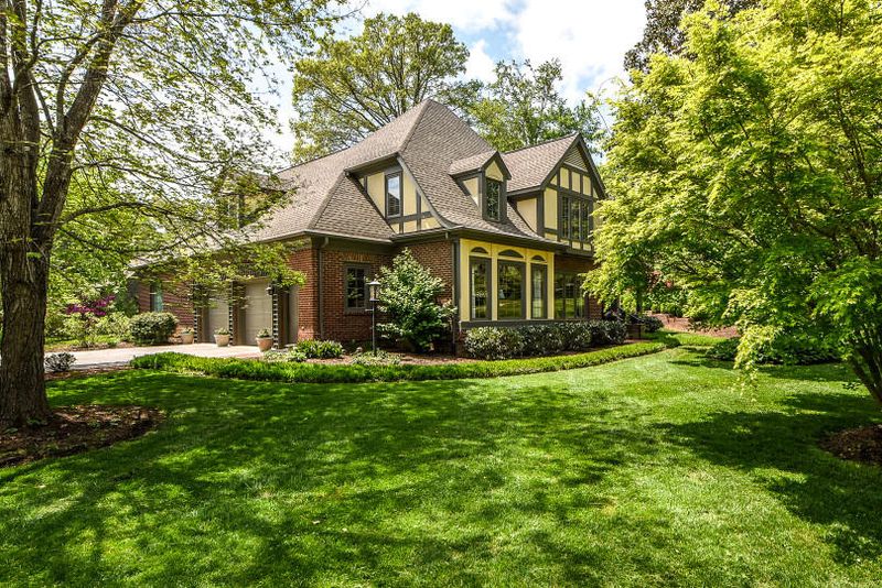 1511 Robin Rd, Maryville, TN 37803