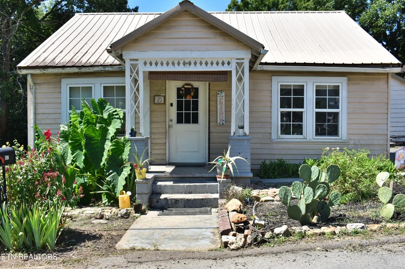 1512 Adams St, Athens, TN 37303