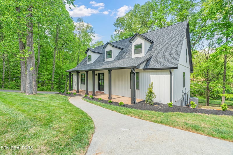 1512 Brentwood Dr, Athens, TN 37303