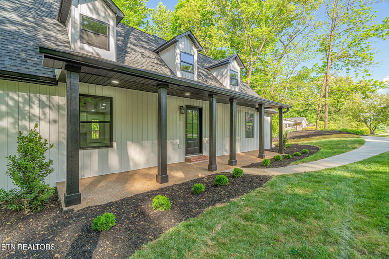1512 Brentwood Dr, Athens, TN 37303