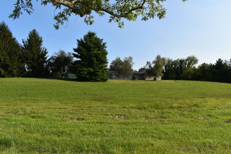 1513 Leatherwood Rd, Oneida, TN 37841