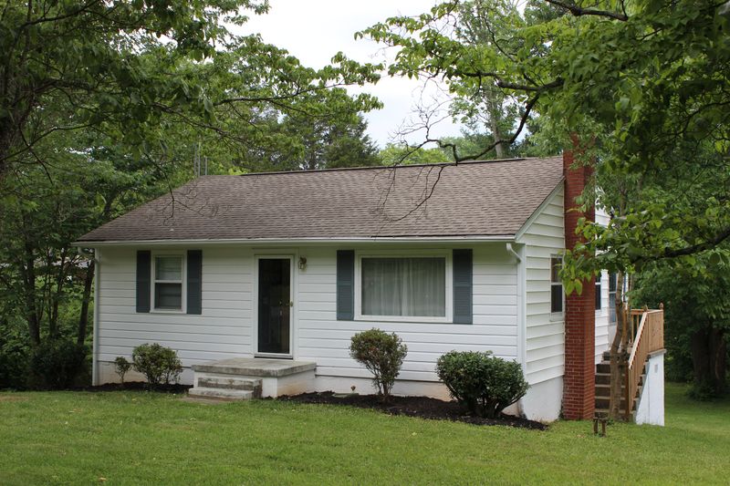 1513 Maple Dr, Knoxville, TN 37918