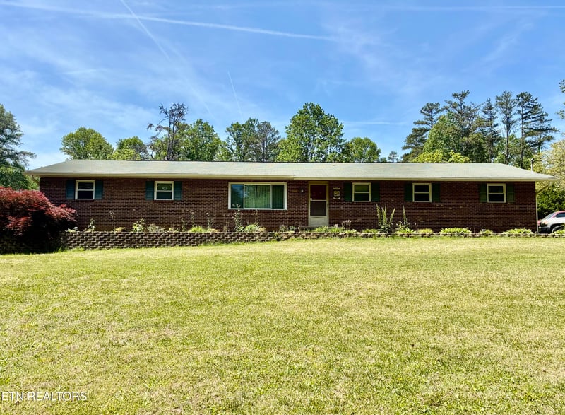 1513 N Campbell Station Rd, Knoxville, TN 37932