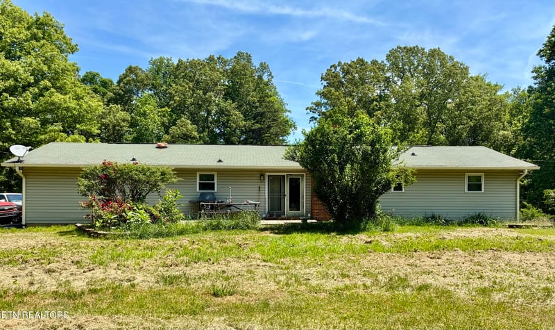 1513 N Campbell Station Rd, Knoxville, TN 37932