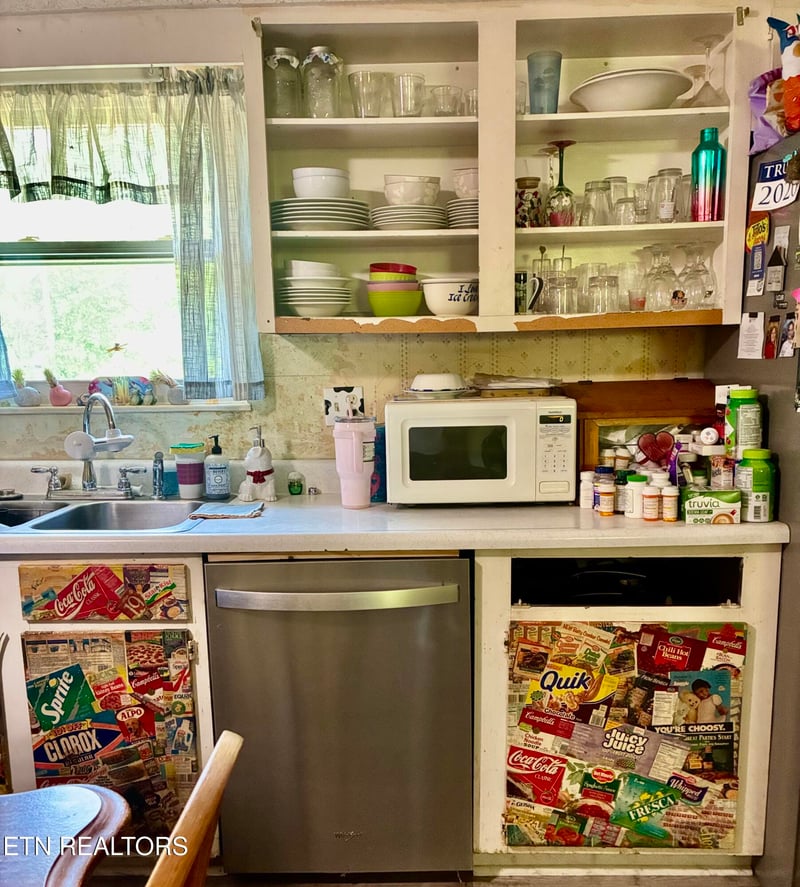 1513 N Campbell Station Rd, Knoxville, TN 37932
