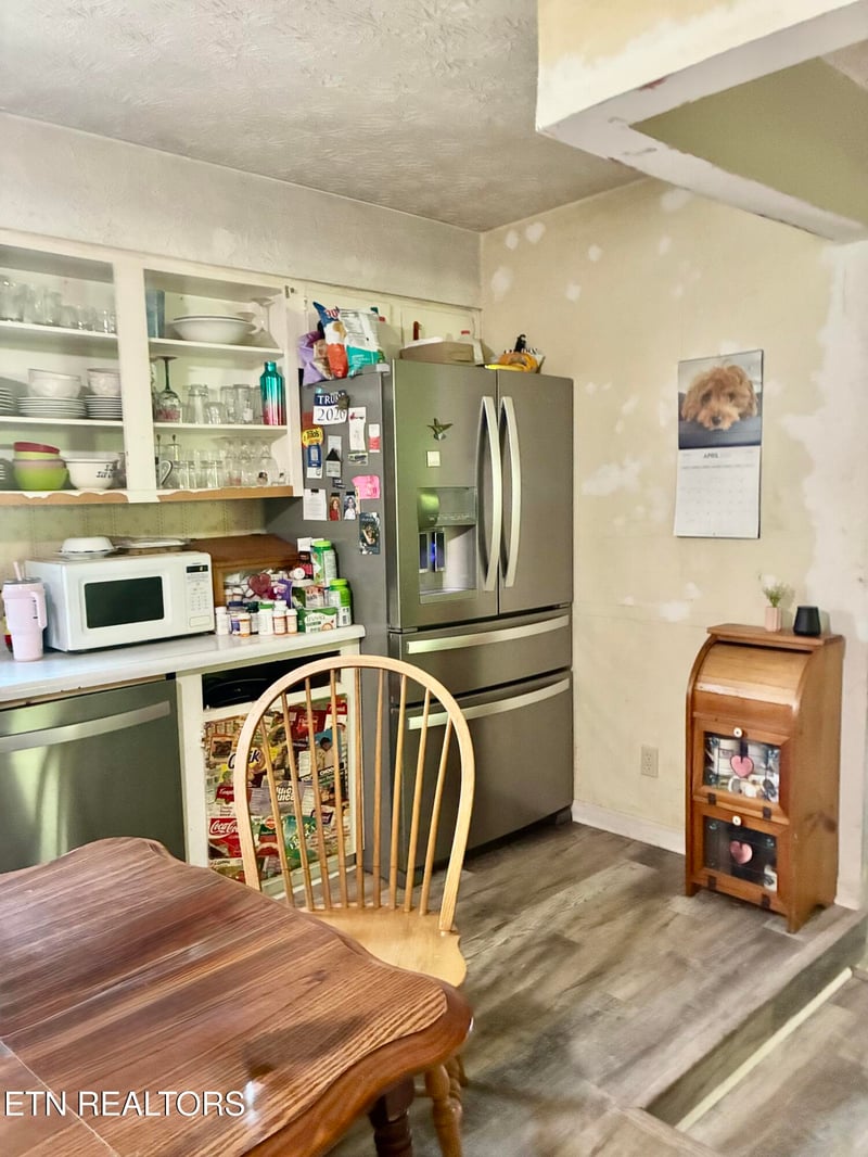 1513 N Campbell Station Rd, Knoxville, TN 37932