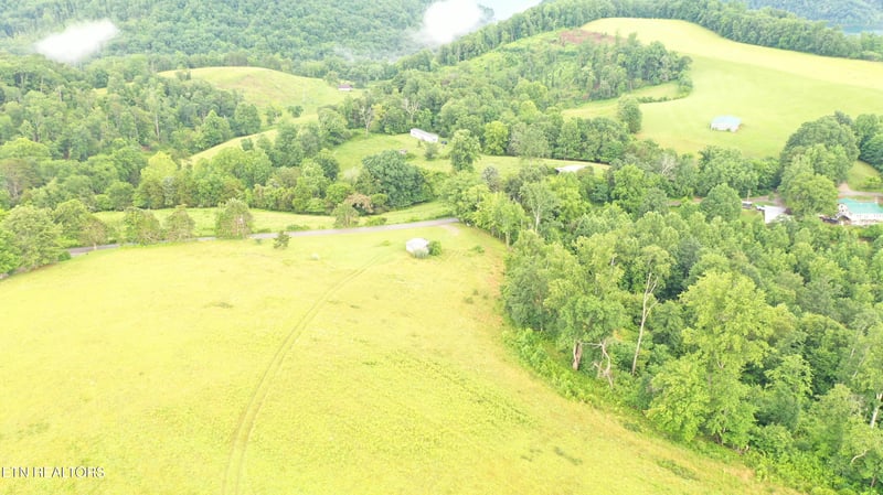 1514 Chestnut Stump Rd, Lafollette, TN 37766