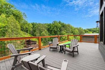 1514 Mountain Dr, Sevierville, TN 37876